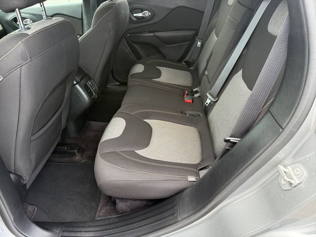 2016 Jeep Cherokee Sport