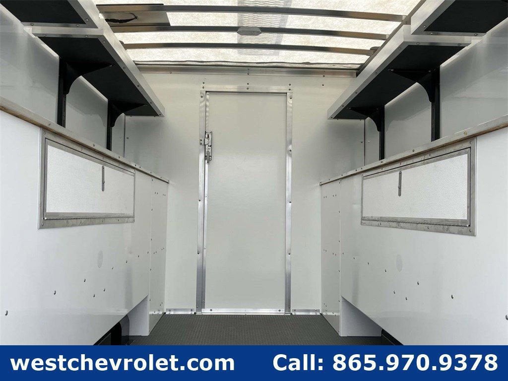 2025 Chevrolet Express Cutaway 3500 1WT