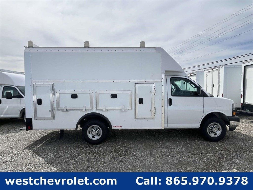 2025 Chevrolet Express Cutaway 3500 1WT