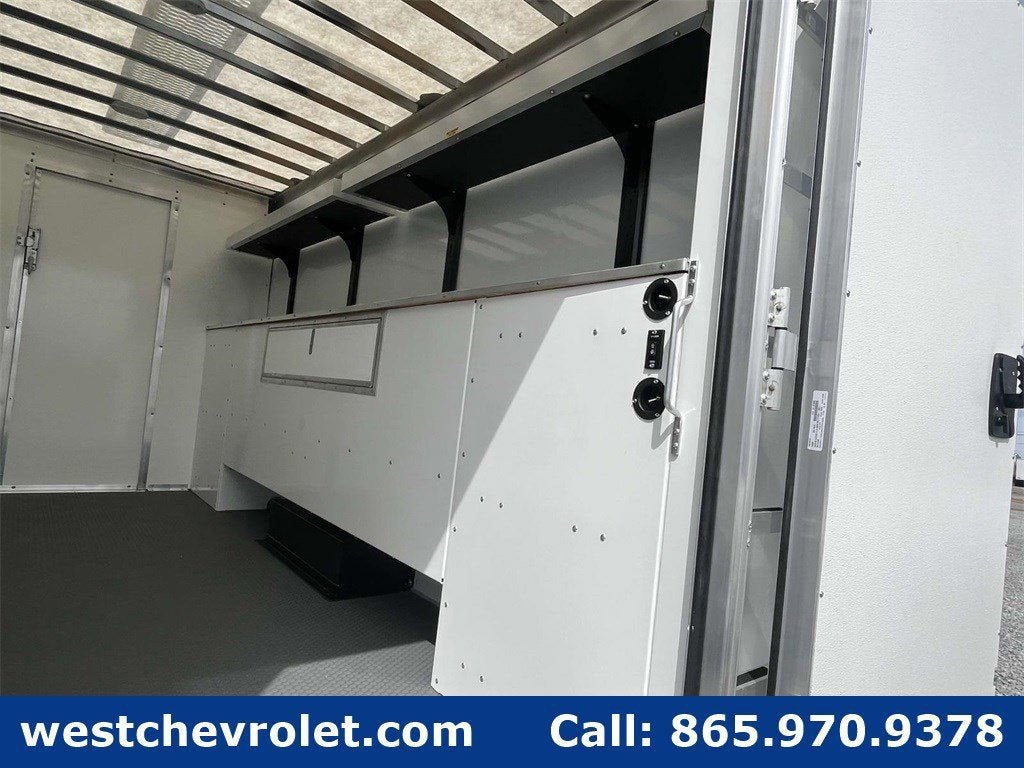 2025 Chevrolet Express Cutaway 3500 1WT