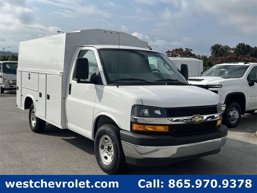 2025 Chevrolet Express Cutaway 3500 1WT