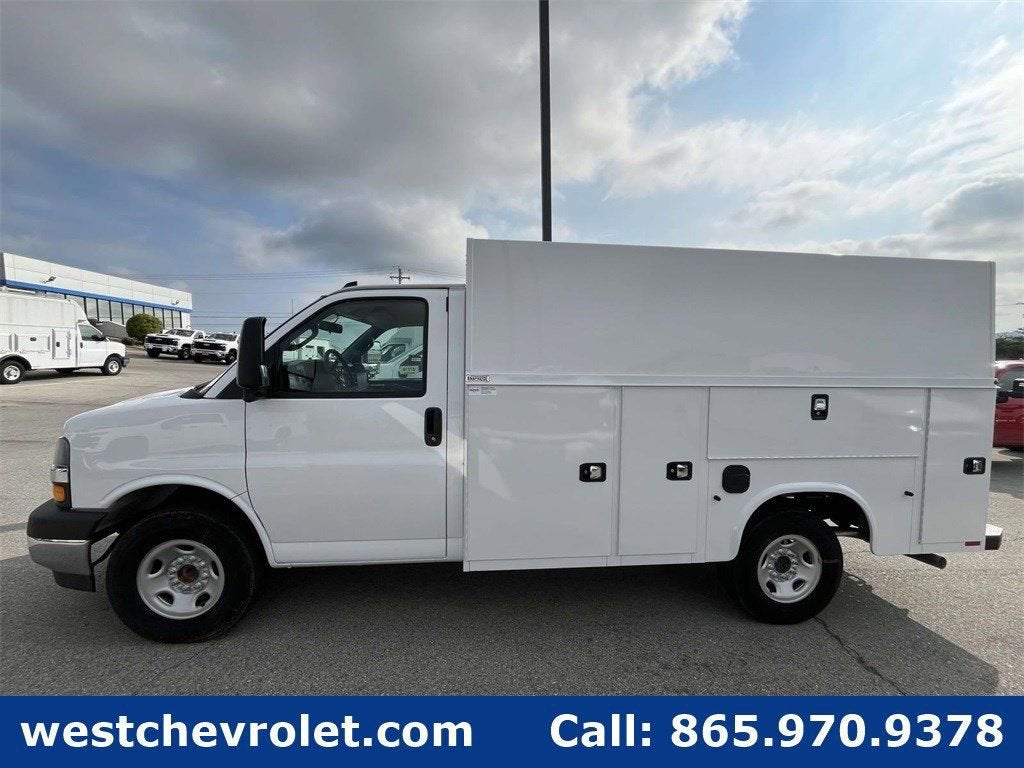 2025 Chevrolet Express Cutaway 3500 1WT
