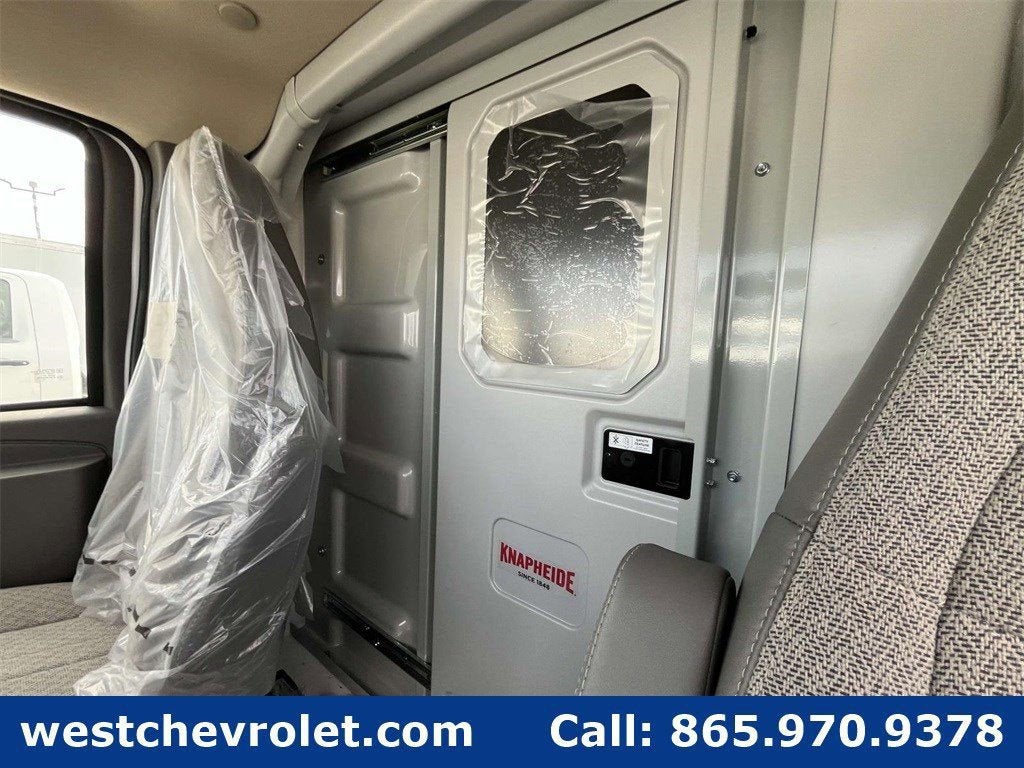 2025 Chevrolet Express Cutaway 3500 1WT
