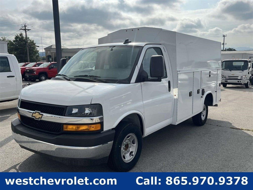 2025 Chevrolet Express Cutaway 3500 1WT