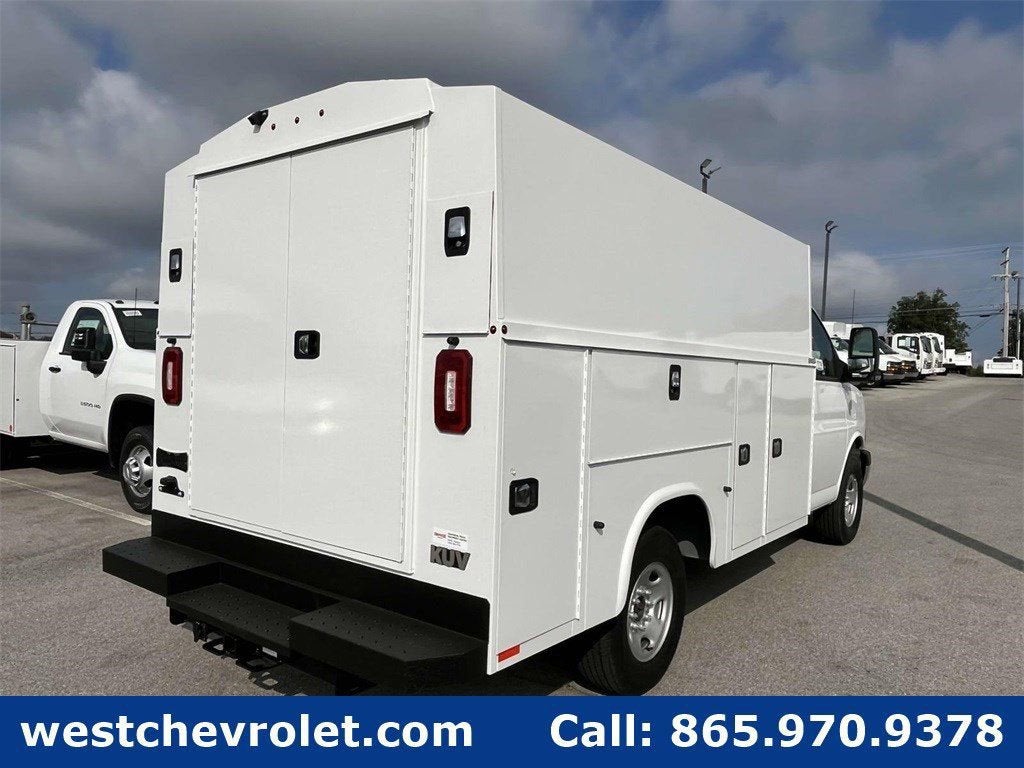 2025 Chevrolet Express Cutaway 3500 1WT