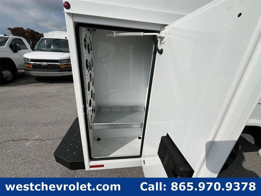 2025 Chevrolet Express Cutaway 3500 1WT