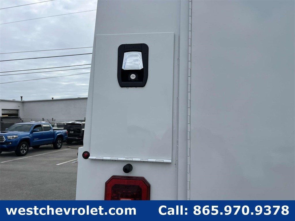 2025 Chevrolet Express Cutaway 3500 1WT