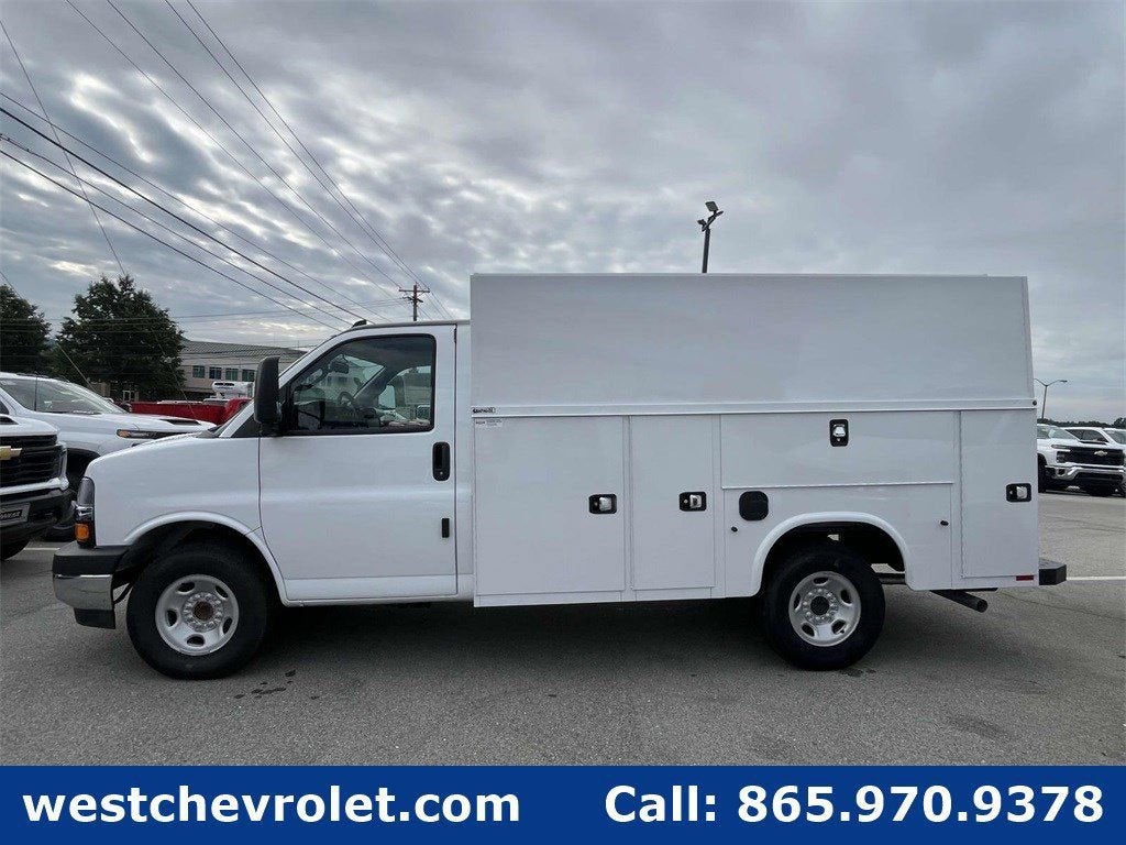 2025 Chevrolet Express Cutaway 3500 1WT