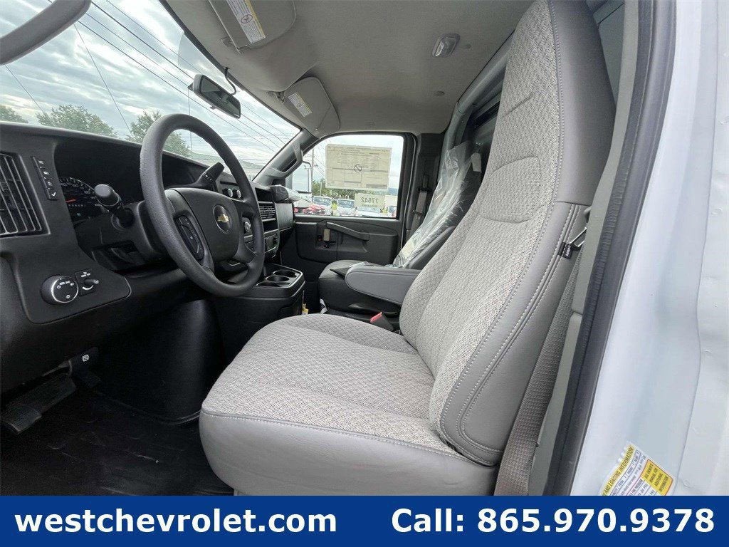 2025 Chevrolet Express Cutaway 3500 1WT