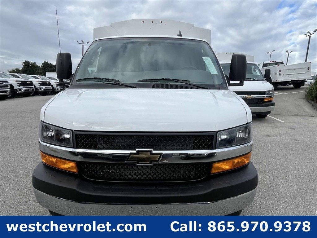 2025 Chevrolet Express Cutaway 3500 1WT