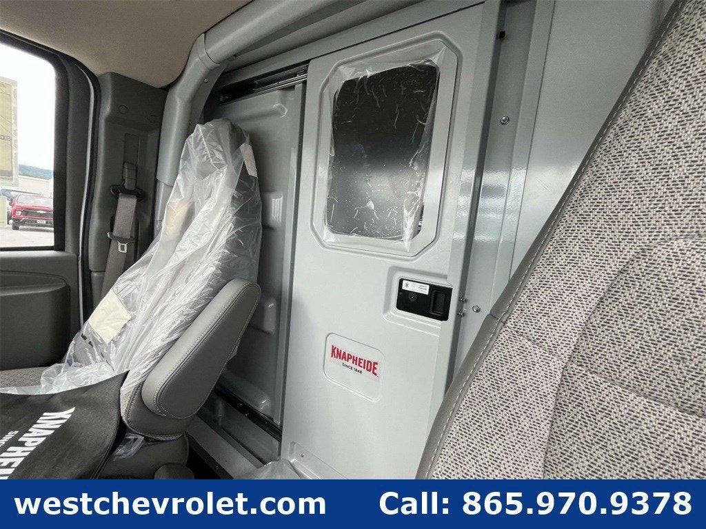 2025 Chevrolet Express Cutaway 3500 1WT