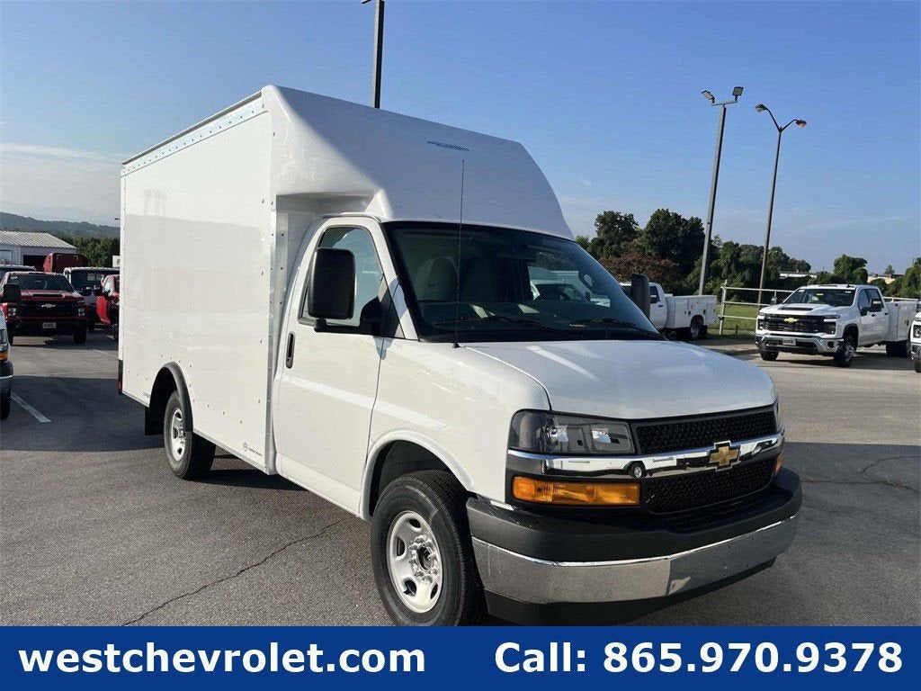 2025 Chevrolet Express Cutaway 3500 1WT