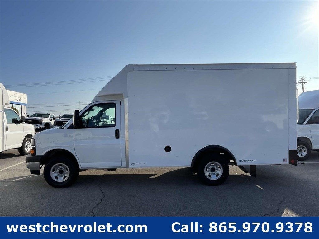 2025 Chevrolet Express Cutaway 3500 1WT