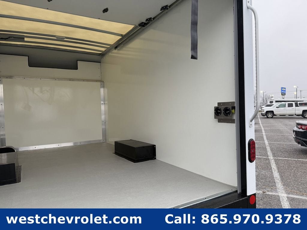 2025 Chevrolet Express Cutaway 3500 1WT