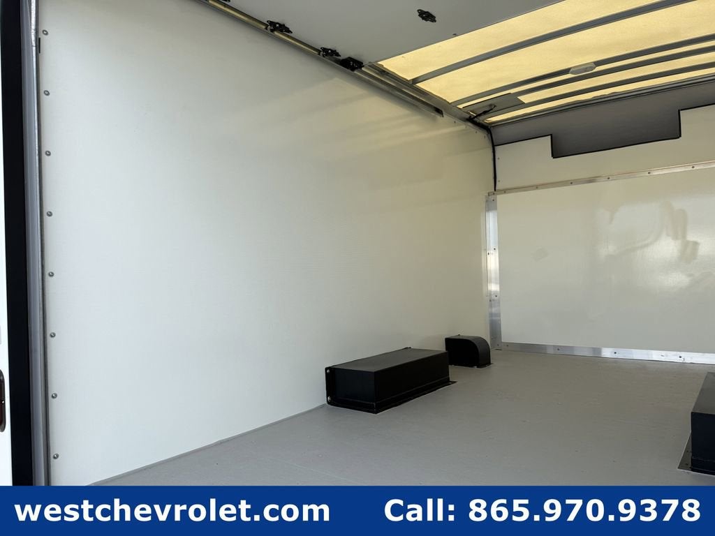 2025 Chevrolet Express Cutaway 3500 1WT