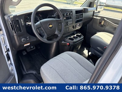 2025 Chevrolet Express Cutaway 3500 1WT