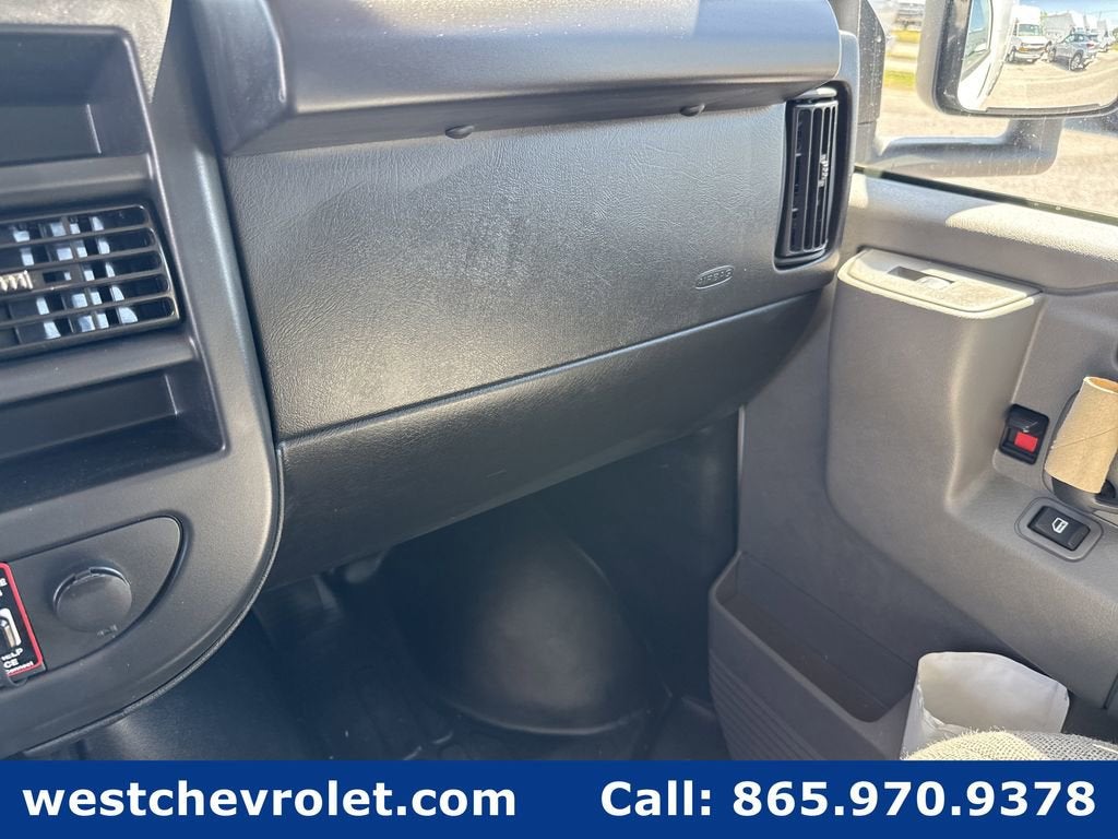 2025 Chevrolet Express Cutaway 3500 1WT
