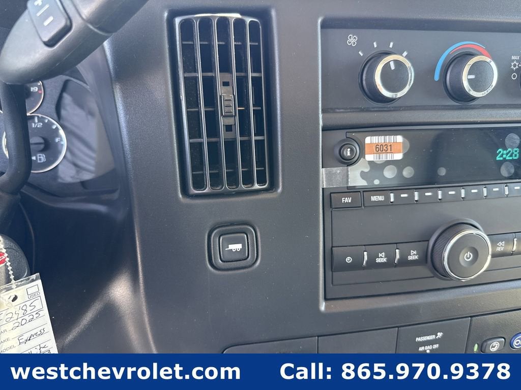 2025 Chevrolet Express Cutaway 3500 1WT
