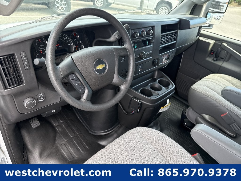 2026 Chevrolet Express Cutaway 3500 1WT