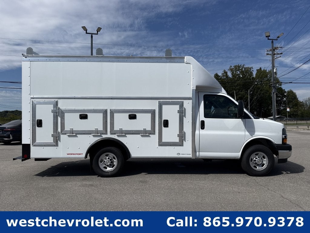 2026 Chevrolet Express Cutaway 3500 1WT