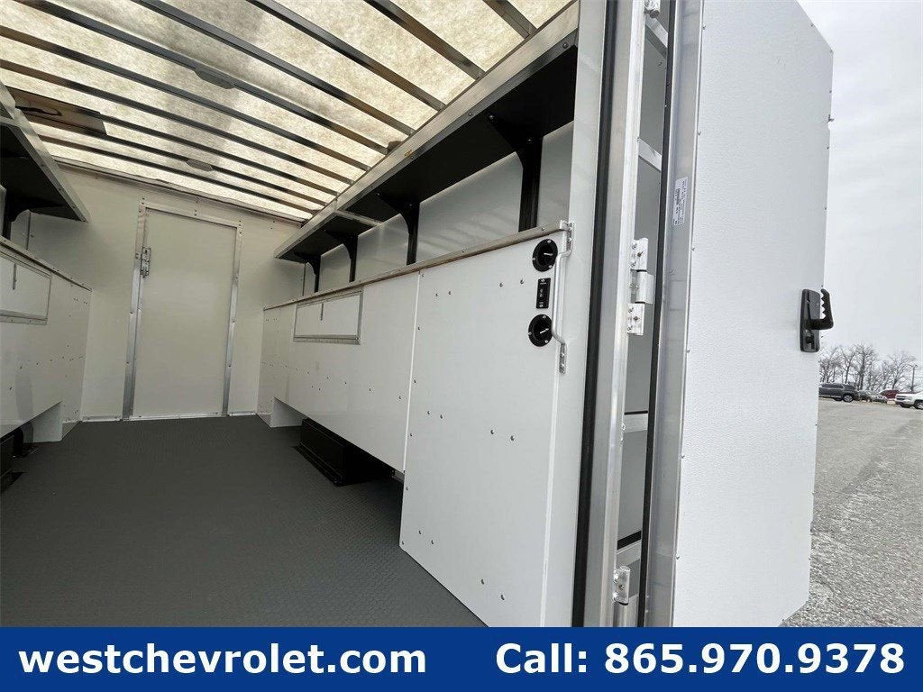 2025 Chevrolet Express Cutaway 3500 1WT