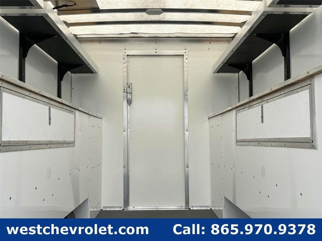2025 Chevrolet Express Cutaway 3500 1WT