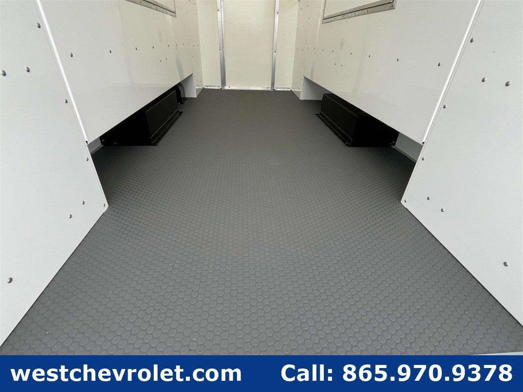 2025 Chevrolet Express Cutaway 3500 1WT