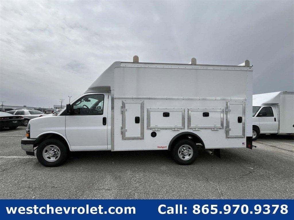 2025 Chevrolet Express Cutaway 3500 1WT