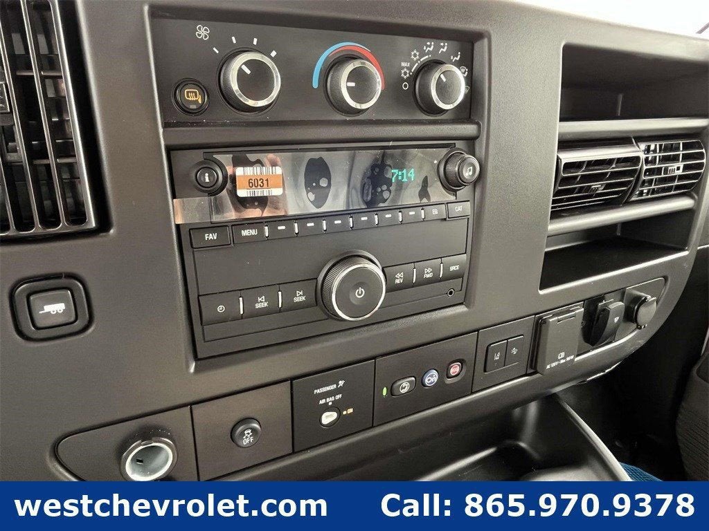 2025 Chevrolet Express Cutaway 3500 1WT