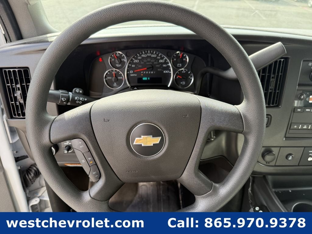 2025 Chevrolet Express Cutaway 3500 1WT