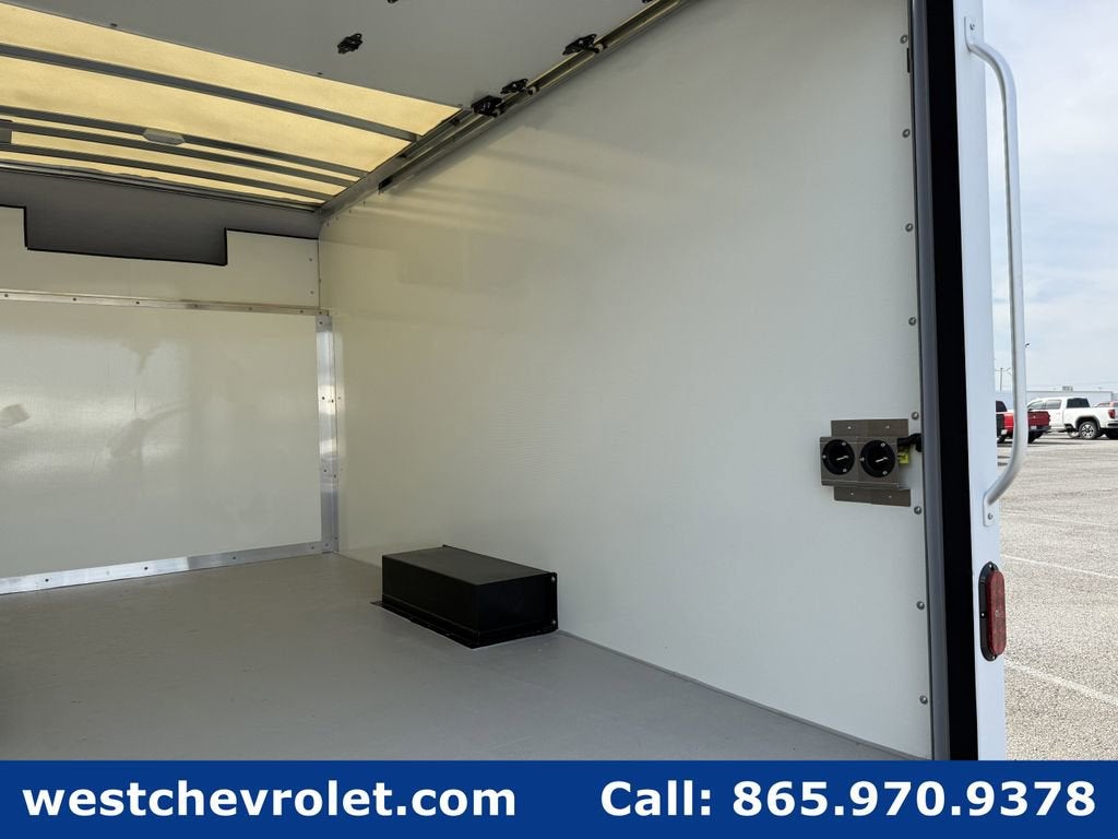 2025 Chevrolet Express Cutaway 3500 1WT