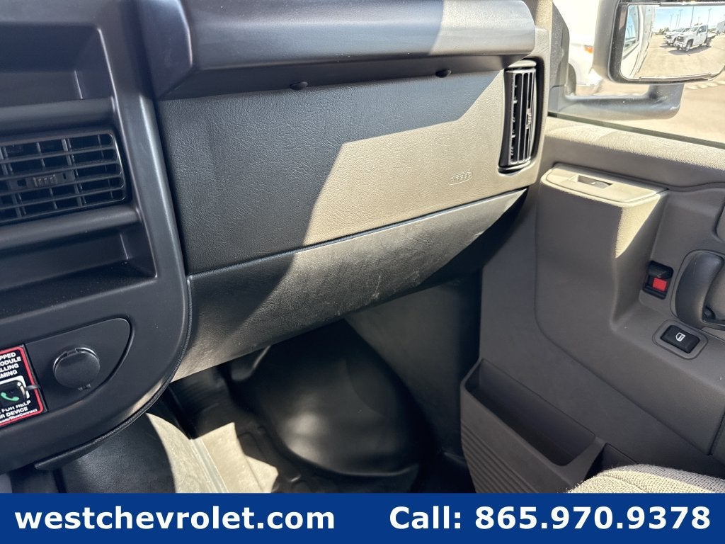 2026 Chevrolet Express Cutaway 3500 1WT