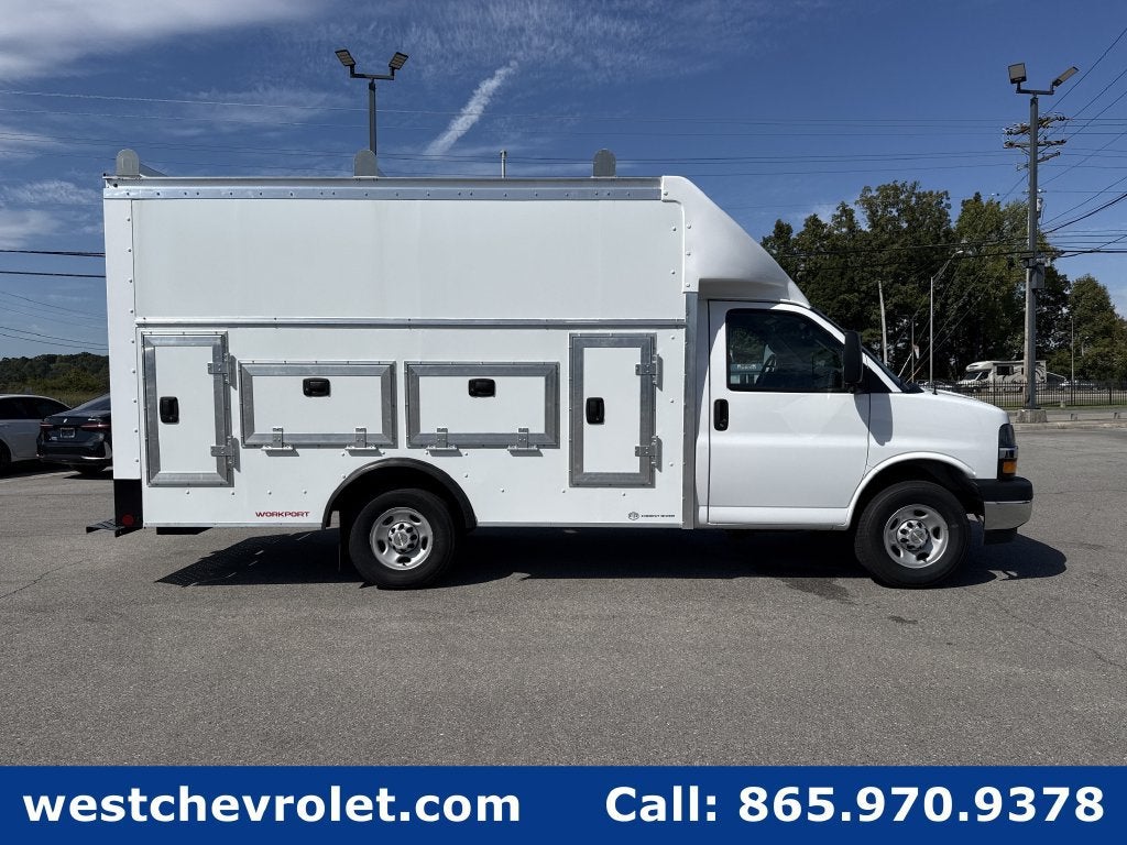 2026 Chevrolet Express Cutaway 3500 1WT