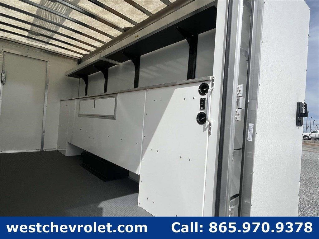 2025 Chevrolet Express Cutaway 3500 1WT
