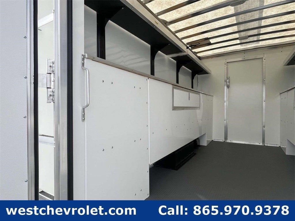 2025 Chevrolet Express Cutaway 3500 1WT