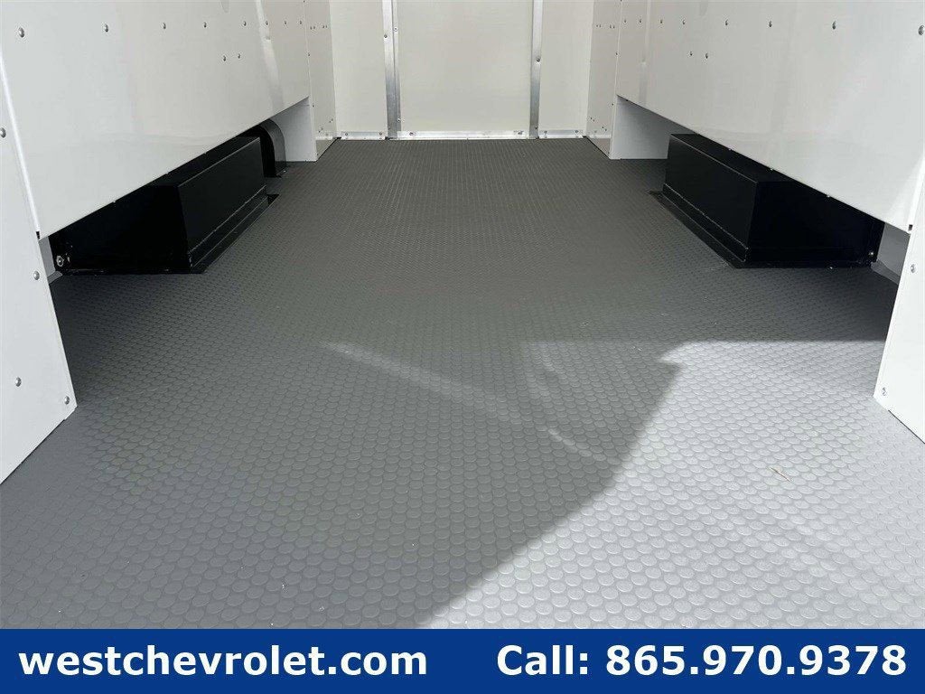 2025 Chevrolet Express Cutaway 3500 1WT