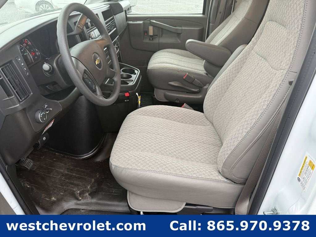 2025 Chevrolet Express Cutaway 3500 1WT