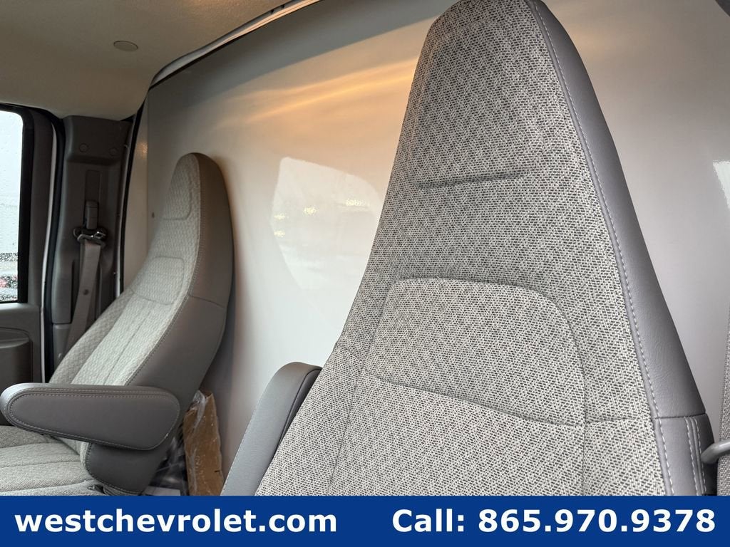 2025 Chevrolet Express Cutaway 3500 1WT