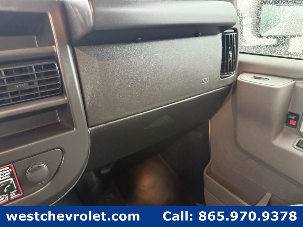 2025 Chevrolet Express Cutaway 3500 1WT