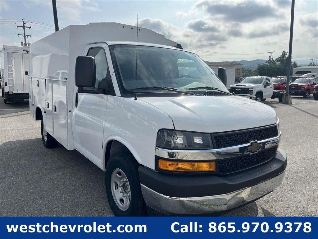 2025 Chevrolet Express Cutaway 3500 1WT