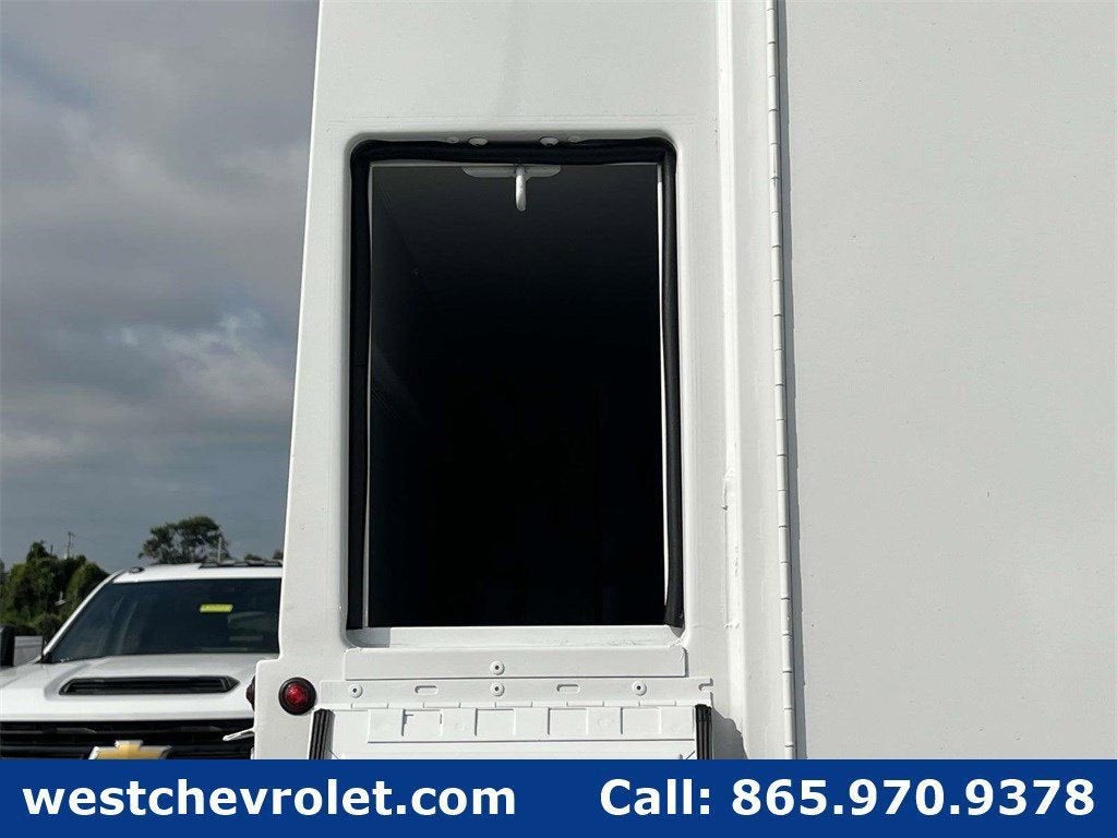 2025 Chevrolet Express Cutaway 3500 1WT