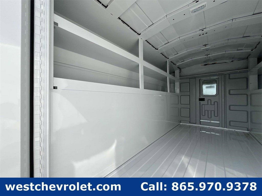 2025 Chevrolet Express Cutaway 3500 1WT