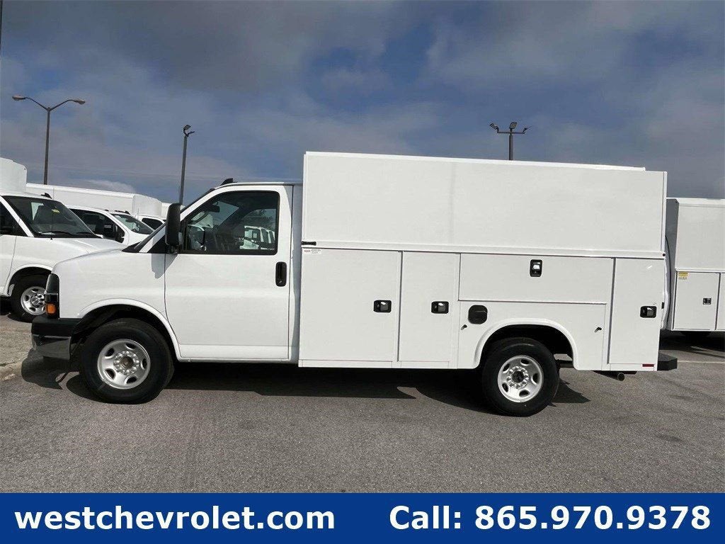 2025 Chevrolet Express Cutaway 3500 1WT