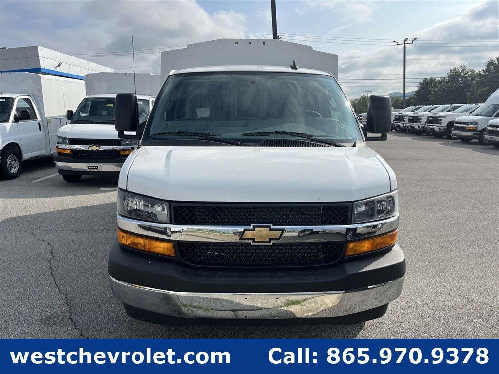 2025 Chevrolet Express Cutaway 3500 1WT