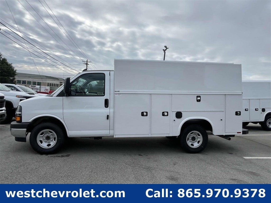 2025 Chevrolet Express Cutaway 3500 1WT