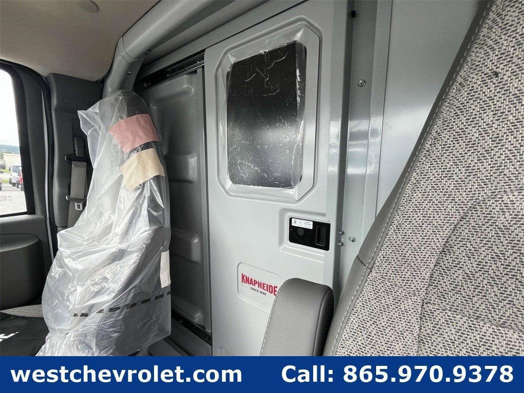2025 Chevrolet Express Cutaway 3500 1WT