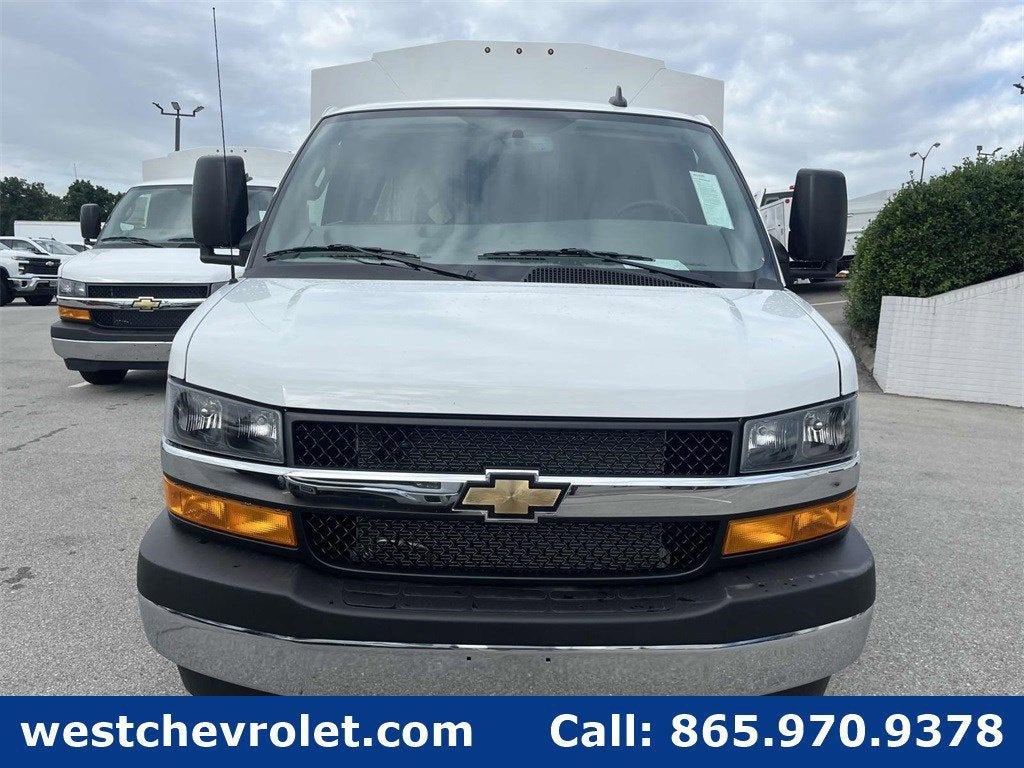 2025 Chevrolet Express Cutaway 3500 1WT