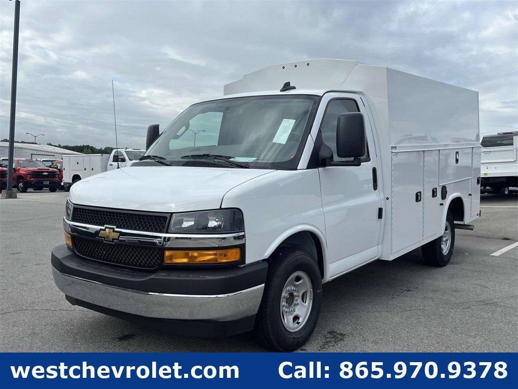 2025 Chevrolet Express Cutaway 3500 1WT