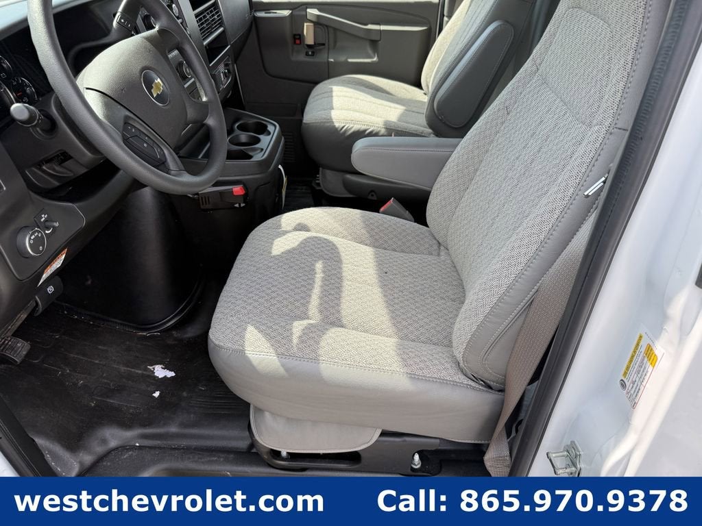 2025 Chevrolet Express Cutaway 3500 1WT