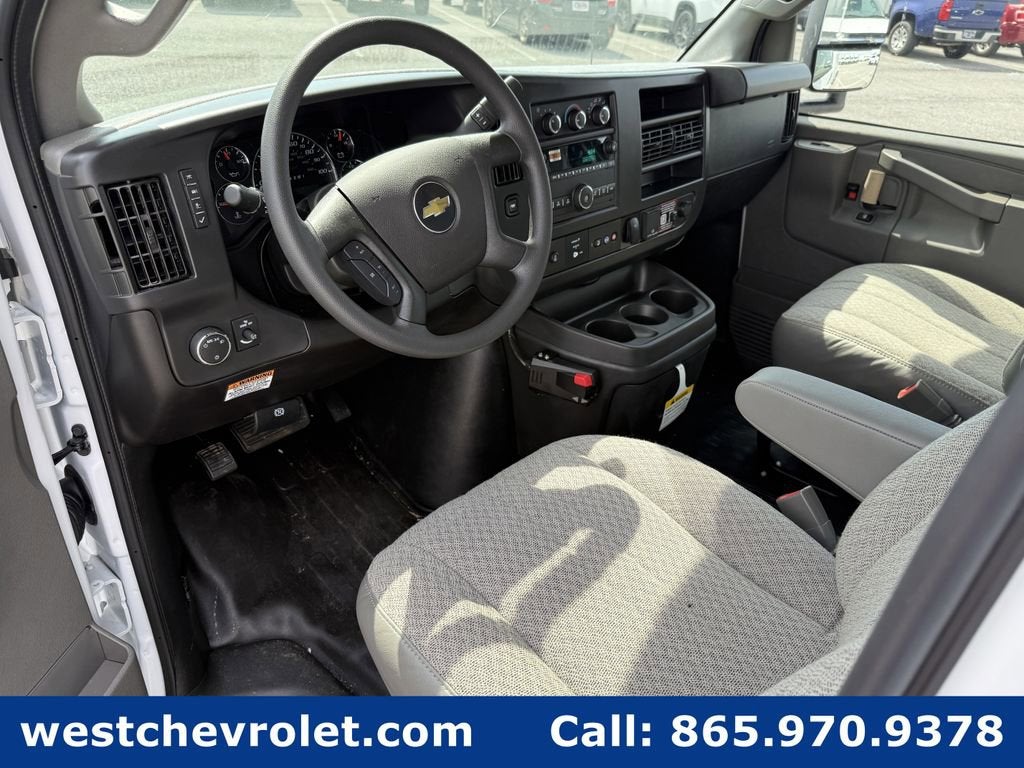 2025 Chevrolet Express Cutaway 3500 1WT